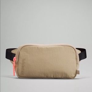 LULULEMON MINI BELT BAG- RARE (TRENCH COLOR)